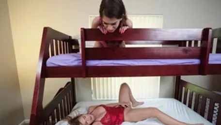 Girls Gone Pink - Sloan Harper tongue kissing